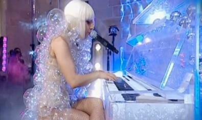 Bubble piano and cigarette glasses